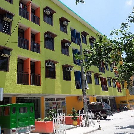 Big M Condotel Las Piñas Kültér fotó
