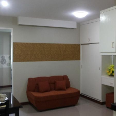 Big M Condotel Las Piñas Kültér fotó