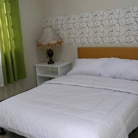 Big M Condotel Las Piñas Kültér fotó
